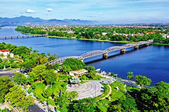 HUE IS CLOSER THAN YOU THINK—JUST ONE MOTORBIKE & ONE DAY WITH AMIGOS