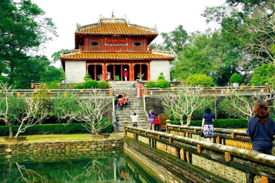 MINH MANG TOMB: 