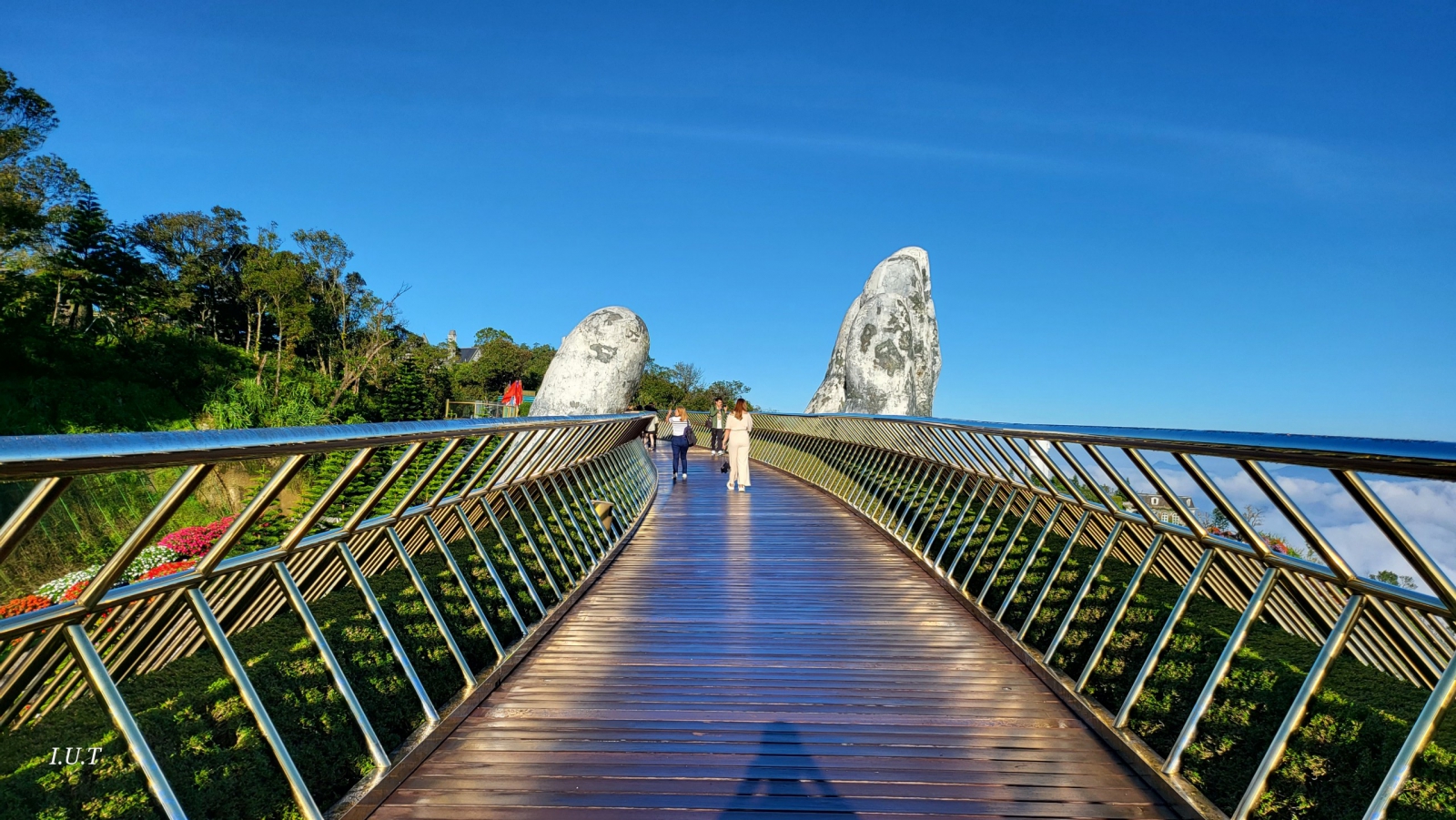 Puente de manos doradas