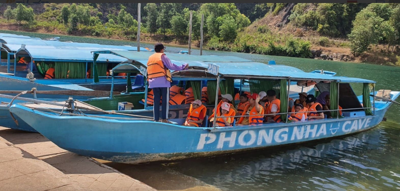 Tour de Hue a visitar Cueva Phong Nha 1 día – Tour en Grupo