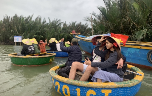 Coconut boat ride in Cam Thanh