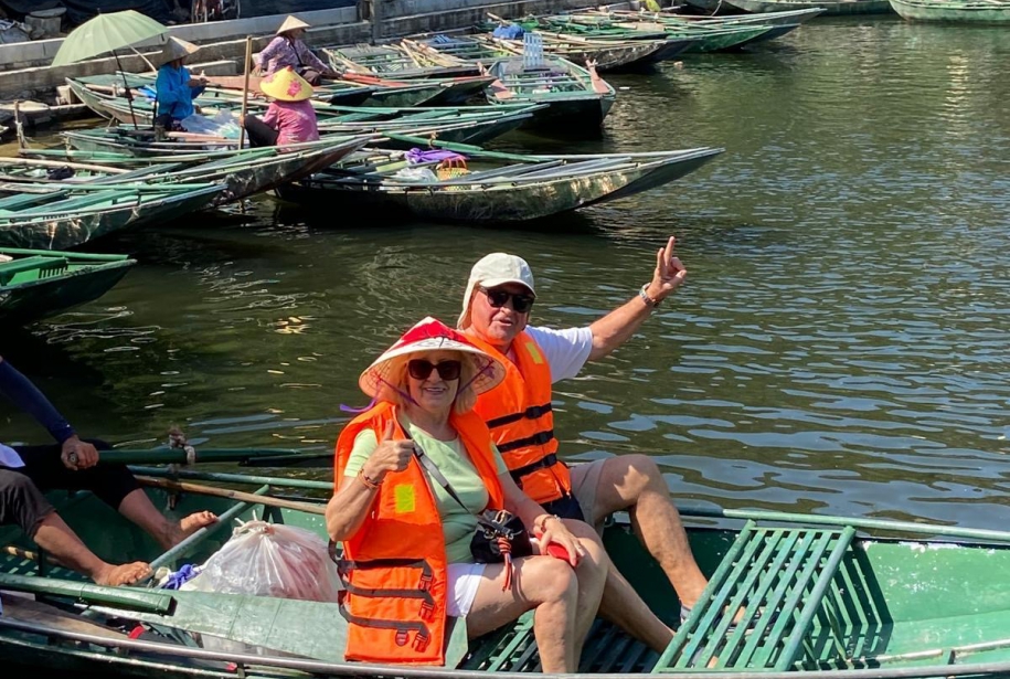Excursión a Tam Coc y cueva Mua desde Ha Noi con Amigos Tours