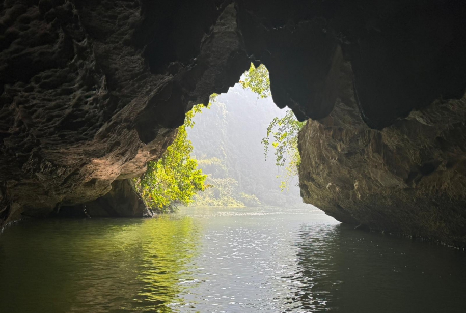 Excursión a Tam Coc y cueva Mua desde Ha Noi con Amigos Tours