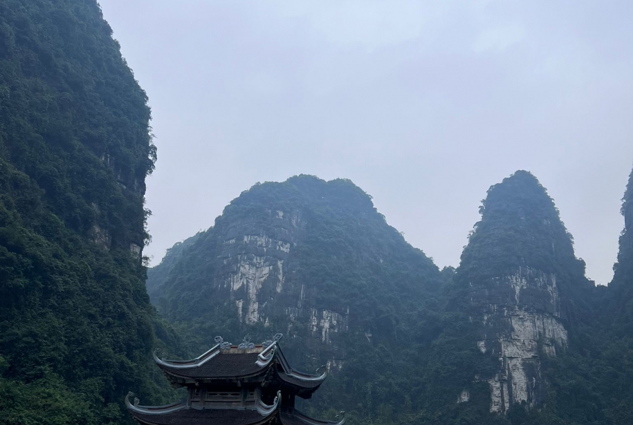 Excursión a Tam Coc y cueva Mua desde Ha Noi con Amigos Tours