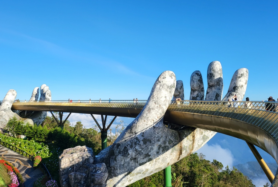 pont à main doré