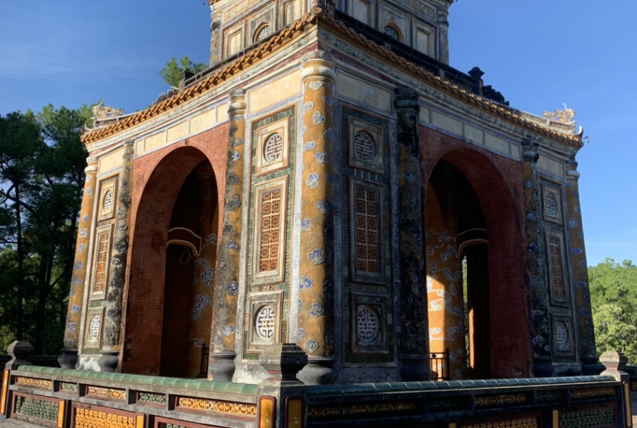 Hue – Da Nang – Hoi An incluyendo Puente de Manos Doradas en 2 diás