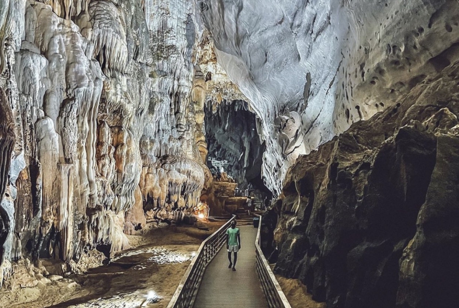 Tour de Hue a visitar Cueva Phong Nha 1 día – Tour en Grupo