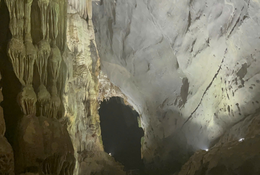 Tour de Hue a visitar Cueva Phong Nha 1 día – Tour en Grupo