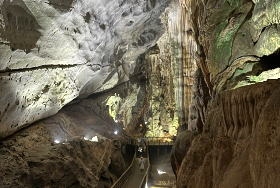 Tour de Hue a visitar Cueva Phong Nha 1 día – Tour en Grupo