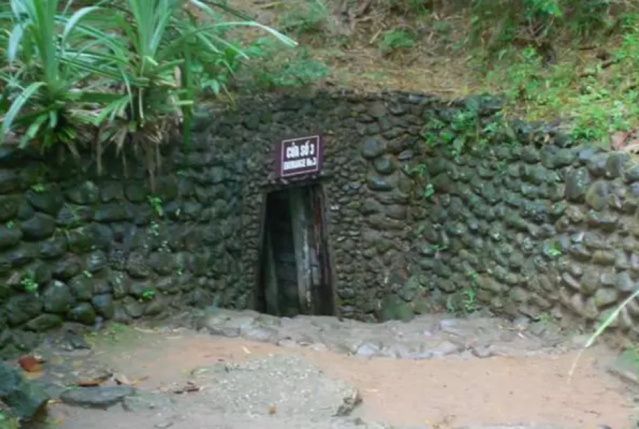 HUE – DMZ – PHONG NHA – HUE (2 days 1 night)