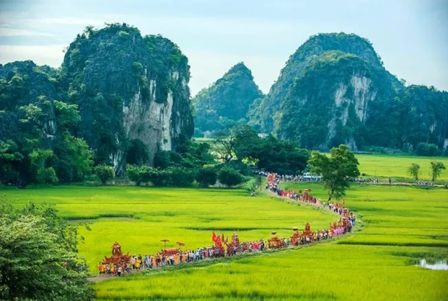 Food Tour and Ha Noi City Tour with Amigos Tours