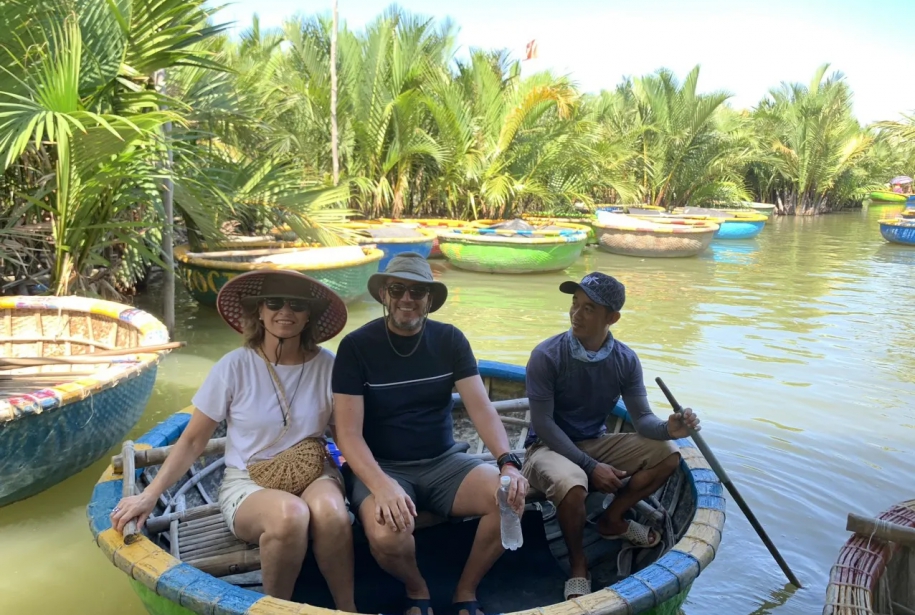 Balade en bateau-panier