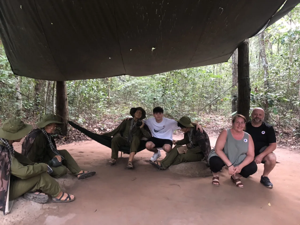 Excursion aux tunnels de Cu Chi et au Delta du Mékong en une journée avec guide parlant français 