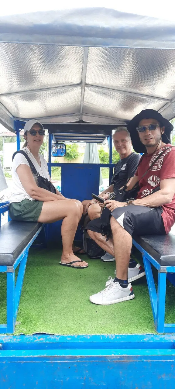 Excursion aux tunnels de Cu Chi et au Delta du Mékong en une journée avec guide parlant français 