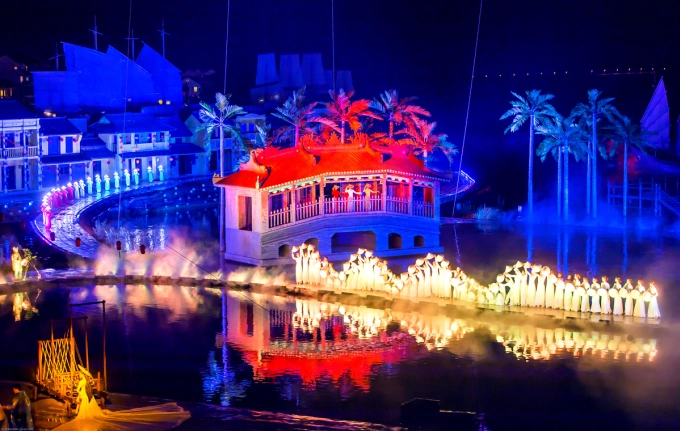 Hoi An Lantern Making Workshop, Ancient Town Walk, Lantern Boat Ride & Memories Show Experience