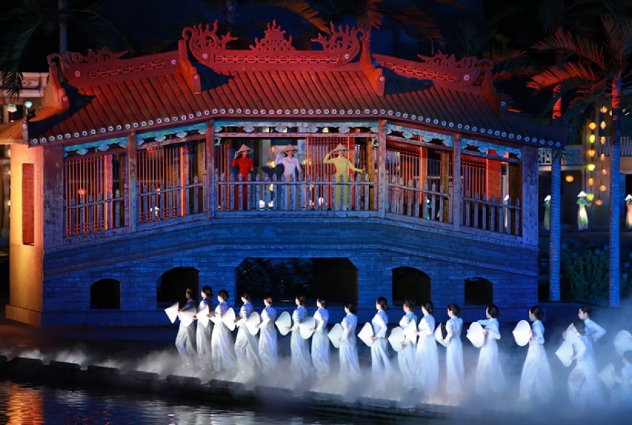 Hoi An Lantern Making Workshop, Ancient Town Walk, Lantern Boat Ride & Memories Show Experience