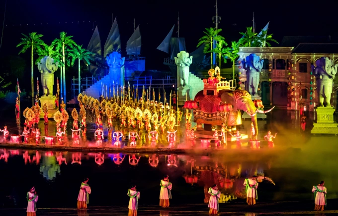 Hoi An Lantern Making Workshop, Ancient Town Walk, Lantern Boat Ride & Memories Show Experience