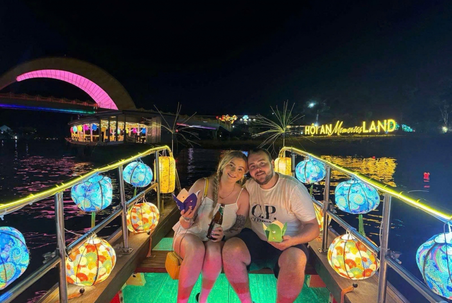 Fiesta de Luces en Hoi An con Paseo en barco
